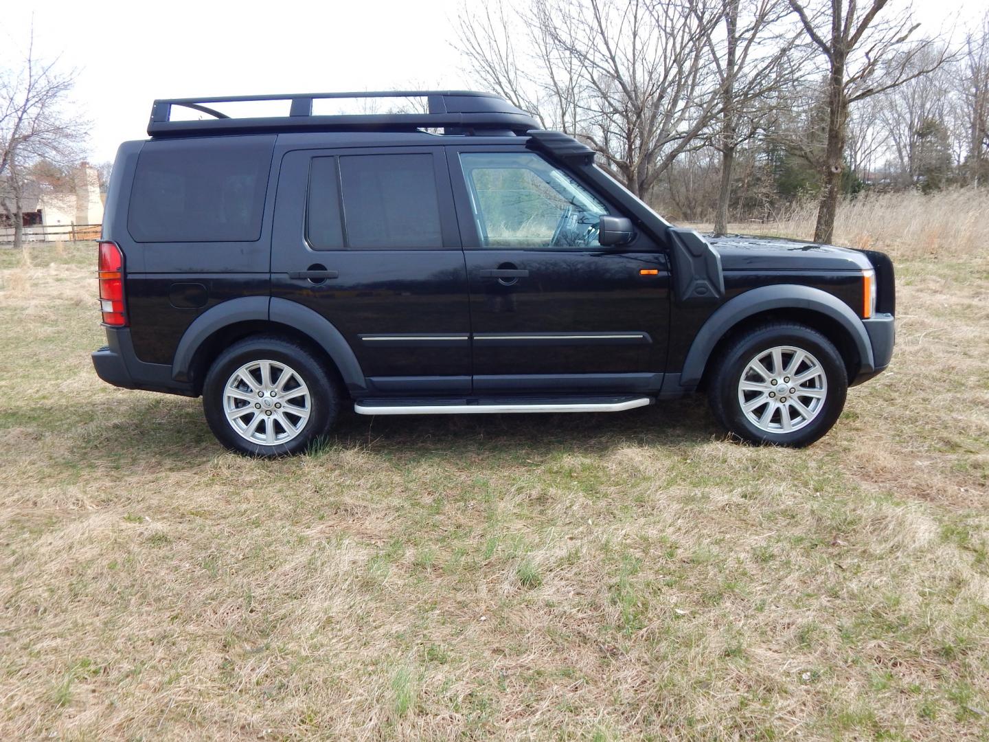 2008 Black /TAN LEATHER Land Rover LR3 SE (SALAE25408A) with an 4.4L V8 engine, Automatic transmission, located at 6528 Lower York Road, New Hope, PA, 18938, (215) 862-9555, 40.358707, -74.977882 - Here is a well cared for, One Owner 2008 Land Rover LR III. Features include all wheel drive, 4.4 Liter V8 engine runs great, automatic transmission, tilt wheel, cruise control, dual power sunroofs, dual power seats, wood grain, rear wiper, power windows/locks/mirrors, heated seats in the front an - Photo#3